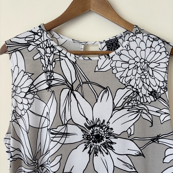 Clara Sunwoo Sleeveless Floral Tunic Top Large Tan White Black - Picture 2 of 8